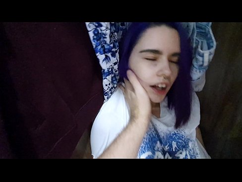 ❤️ Ya sami kanwata a cikin kabad ya taimaka mata ️ Batsa na Rasha